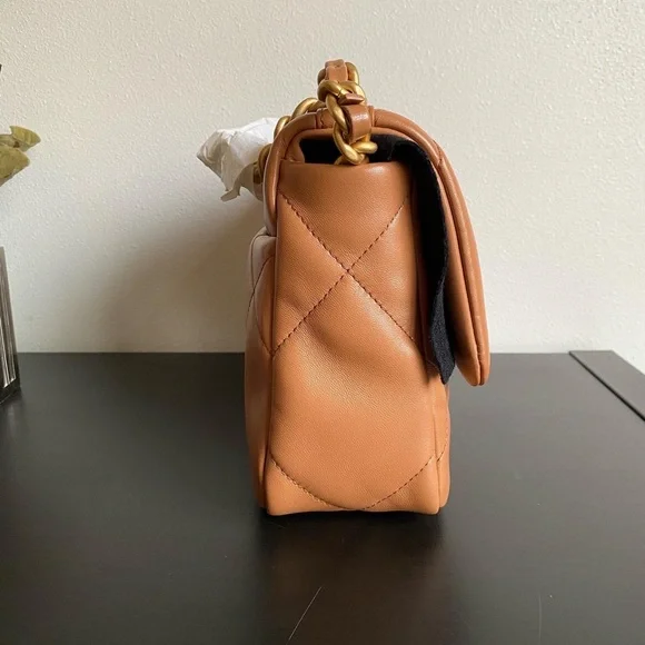 NIB 23C Chanel 19 CC Caramel Quilted Calfskin Leather Flap Bag in Caramel Brown - Picture 4 of 10